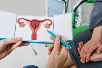 Dra. Thaline Neves explica como o ambiente intrauterino pode impactar diretamente a saúde futura do bebé.