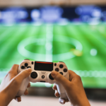 Sérgio Bento De Araújo destaca como os e-sports desenvolvem habilidades de liderança, estratégia e colaboração entre estudantes.