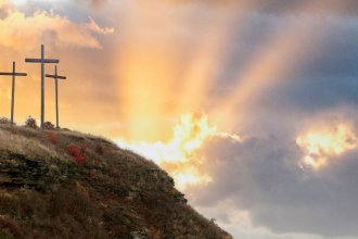 Jose Eduardo De Oliveira e Silva reflete sobre o papel da família cristã como fundamento moral e espiritual na sociedade moderna.